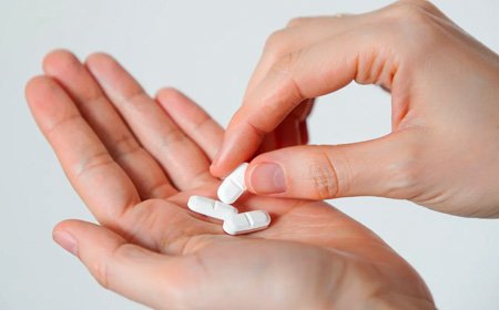 Ладонь с таблетками